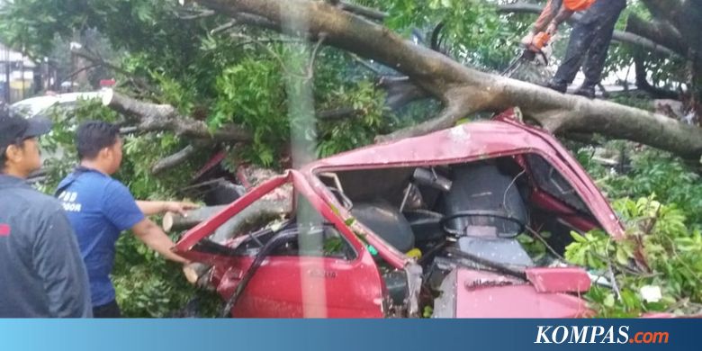 Puting Beliung Landa Bogor, Satu Orang Tewas, 50 Rumah Rusak