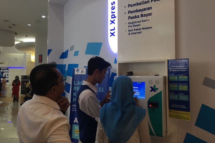 Suasana registrasi prabayar XL Axiata di XPlor Lotte Avenue, Jakarta, Rabu (28/2/2018)