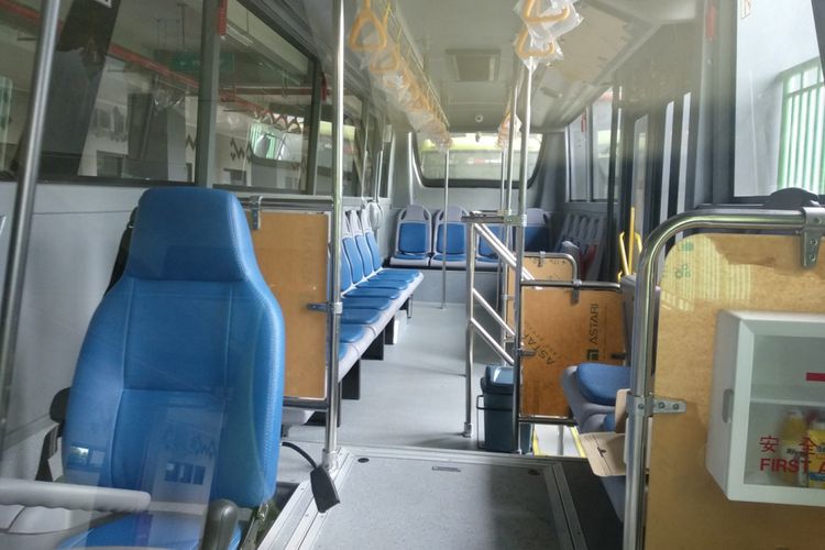 Kondisi bus Trans Patriot Bekasi, Selasa (28/2/2018). Sembilan unit bus Trans Patriot disimpan di area Stadion Patriot untuk menunggu operasional yang saat ini sedang dalam proses lelang.