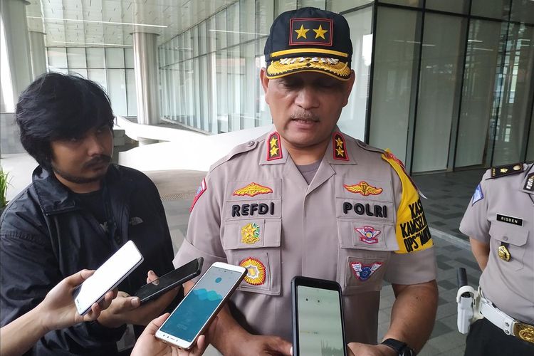 Kakorlantas Polri Irjen Pol Refdi Andri memberi keterangan seusai melapes rombongan Mudik Gesit 2019 Kompas di Palmerah Selatan, Jakarta, Selasa (28/5/2019).