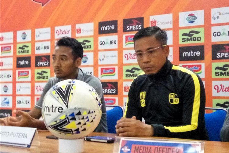 Pelatih Barito Putera Yunan Helmi dan Pemain Barito Putera Nazar Nurzaidin saat jumpa pers usai laga melawan PSS Sleman