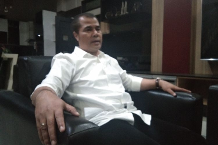 Mantan Bupati Garut Aceng Fikri saat ditemui wartawan di rumahny di Garut, Minggu (26/08/2019)