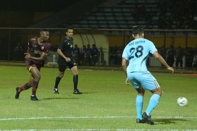 Striker anyar PSM Makassar melakukan debut pada laga melawan Persela Lamongan, 
