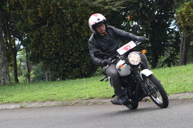 Kawasaki W175 tak diragukan lagi kemampuannya untuk melibas perkotaan.