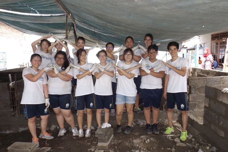 Siswa-siswi SWA saat sedang mengikuti salah satu program CAS, Habitat for Humanity.