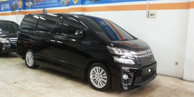 Harga Mobil  Mewah Bekas di  Bawah  Rp 200 Juta