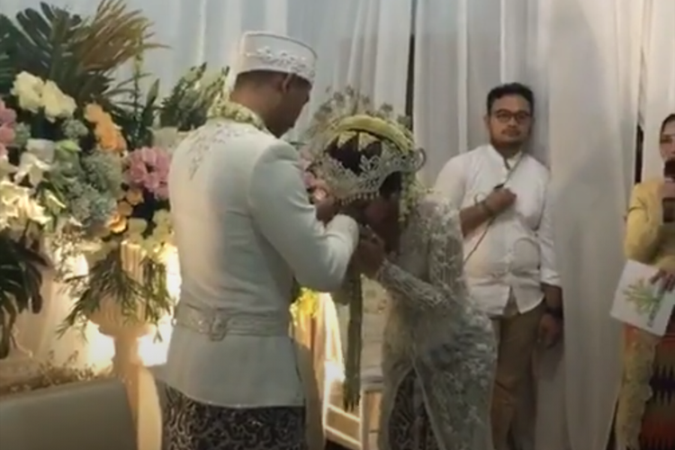 Pernikahan Siti Badriah dan Krisjiana Baharudin.