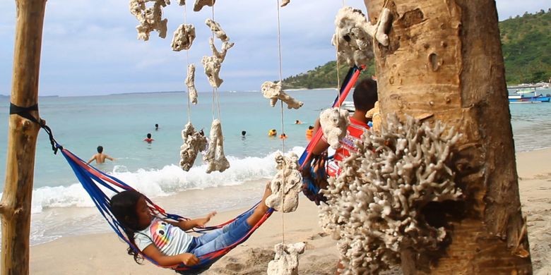 Keindahan Pantai Pandanan, Desa Malaka, Lombok Utara, NTB menarik perhatian para pelancong yang bertandang ke Pulau Lombok.