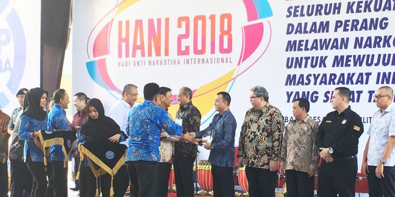 PT PP Properti Tbk (PPRO) menerima penghargaan Badan Narkotika Nasional (BNN) pada puncak Hari Anti Narkotika Internasional (HANI) 2018 di Sukabumi, Jawa Barat, Kamis (12/7/2018). 