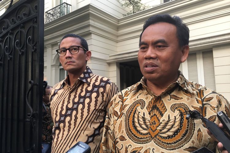 Sekretaris Daerah (Sekda) DKI Jakarta, Saefullah mendatangi kediamanan Wakil Gubernur terpilih Sandiaga Uno pada Sabtu (8/7/2017).