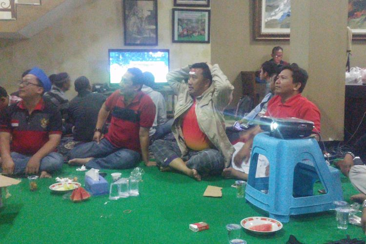 Menpora Imam Nahrawi Nobar semifinal sepakbola SEA Games 2017 di Surabaya