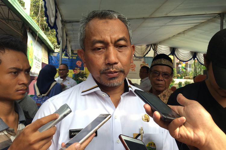 Wakil Wali Kota Bekasi Ahmad Syaikhu saat menghadiri acara pelaksanaan imuniasasi measles rubella (MR) di Posyandu Tunas Cempaka, Kelurahan Jaka Setia, Kota Bekasi, Selasa (5/9/2017). 