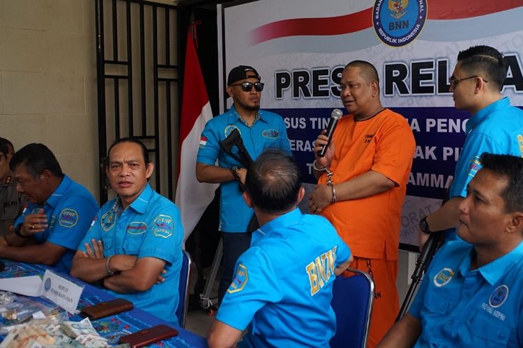 Tersangka M Adam, Nara Pidana (Napi) Lembaga Pemasyarakatan (LP) Cilegon yang sempat divonis mati namun dianulir MA menjadi 20 tahun membantah kalau dirinya bandar besar.