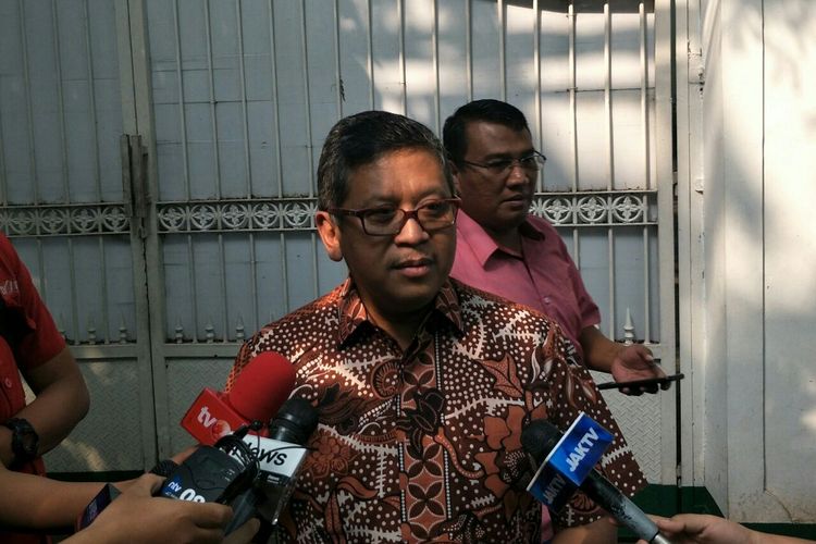 Sekretaris Jenderal PDI-P Hasto Kristiyanto di kediaman Ketum PDI-P Megawati Soekarnoputri di Jalan Teuku Umar, Kamis (9/5/2019). 