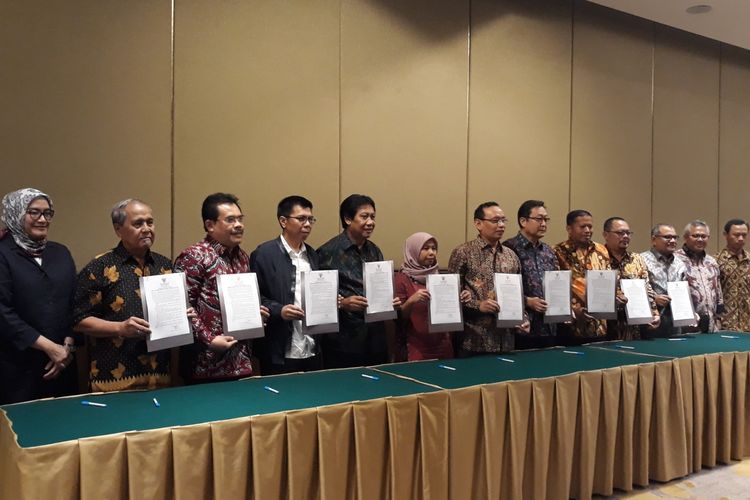 Penandatanganan pakta integritas panelis dan moderator debat kelima pilpres di Hotel Sultan, Jakarta Pusat, Rabu (10/4/2019).