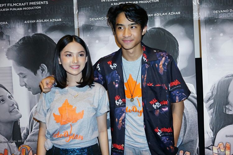 Devano Danendra bersama Aisyah Aqilah dalam jumpa pers gala premiere film MeloDylan di Metropole XXI, Mentang, Jakarta Pusat, Senin (1/4/2019).