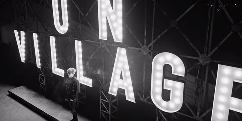 Bidik layar salah satu adegan dalam video musik Baekhyun EXO berjudul UN VIllage.