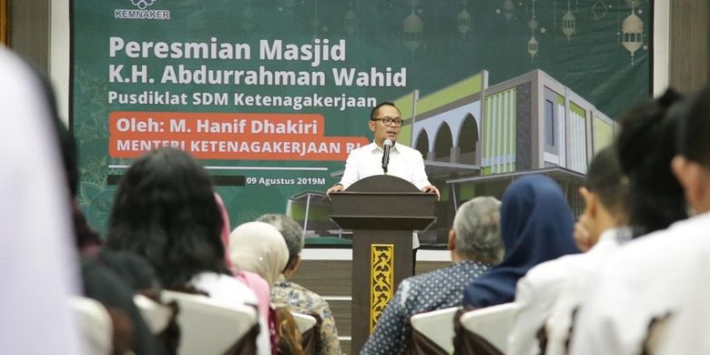 Hanif Dhakiri saat meresmikan Masjid K.H Abdurrahman Wahid yang terletak di lingkungan Pusdiklat Sumber Daya Manusia (SDM) Ketenagakerjaan, Jumat (9/8/2019).