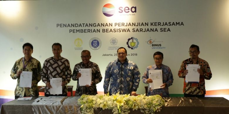 Penandatanganan kerjasama beasiswa antara SEA dan perwakilan 5 universitas mitra (23/8/2018)