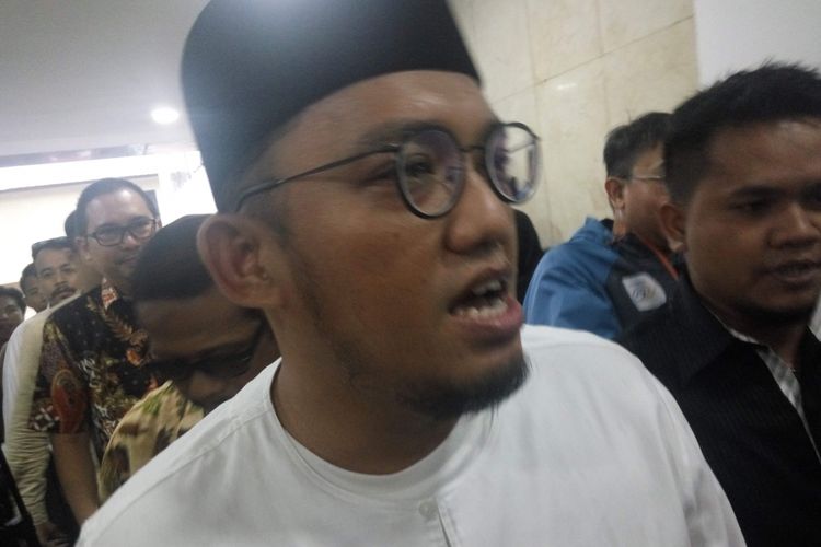 Ketua Umum Pengurus Pusat Pemuda Muhammadiyah Dahnil Azhar Simanjutak saat di Mapolda Metro Jaya, Senin (22/1/2018).