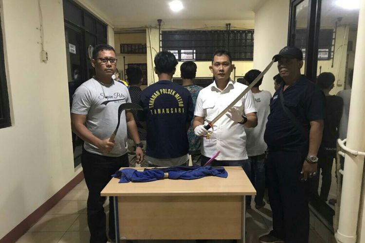 Agustian diamankan polisi jelang melangsunhkan akad nikah, Rabu (27/9/2017).