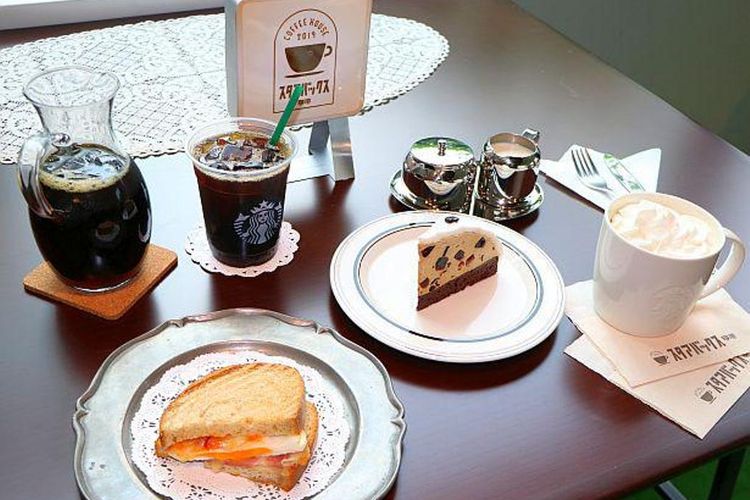 Dari Kiri ke Kanan: Cold Brew Coffee, Ham and Egg Hot Sandwich, Coffee Jelly Cake, dan Wiener Coffee