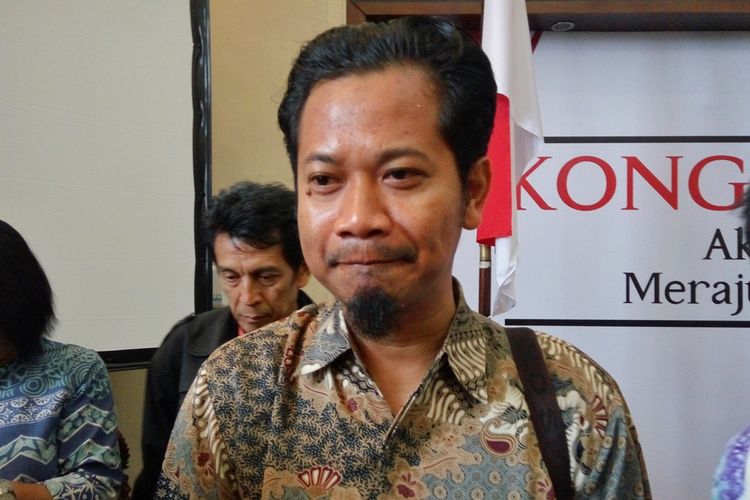 Pendiri Negara Islam Indonesia (NII) Crisis Center dan Mantan Panglima NII saat menemui wartawan usai menjadi pembicara di Kongres Pancasila XI di UGM, Jumat (16/08/2019)