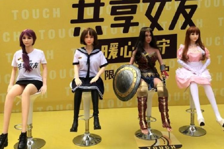 Parade boneka seks berbagi kontroversial yang ditawarkan oleh Touch