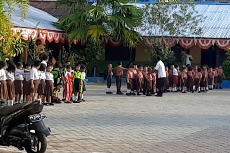 Aktivitas Persekolahan yang mulai normal pasca rusuh di Manokwari