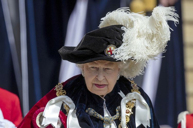 Ratu Inggris, Elizabeth II saat menghadiri seremoni kerajaan di Kapel St George di Kastil Windsor pada 18 Juni 2018.