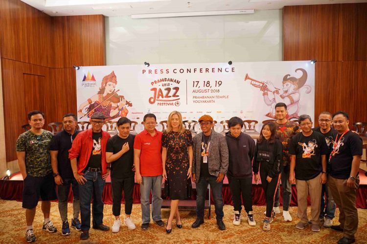 Sebagian musisi yang akan tampil di Prambanan Jazz Festival 2018, usai jumpa pers di Hotel Tentrem Yogyakarta, Jumat (17/8/2018) sore. 