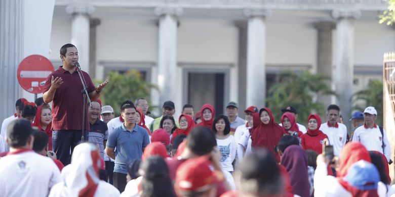 Wali Kota Semarang Hendrar Prihadi membuka acara senam bersama kurang lebih 2.700 lansia di Jalan Pemuda, Minggu (7/4/2019) pagi.