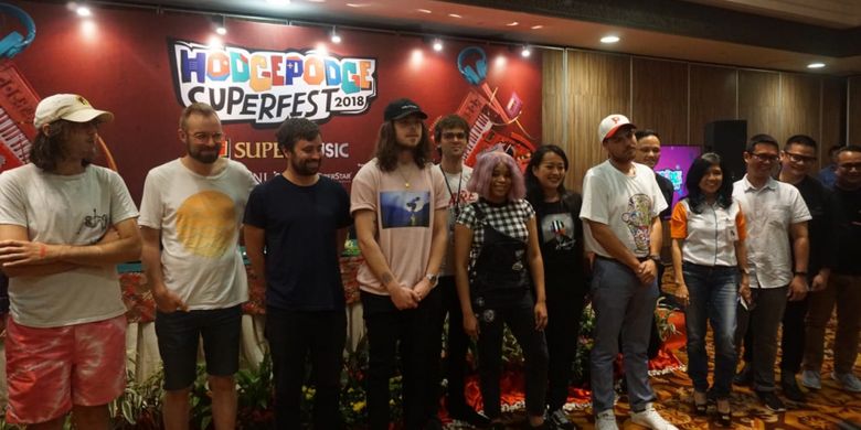 Perwakilan pihak penyelenggara Hodgepodge Superfest 2018 dan para artis musik yang akan tampil dalam jumpa pers di kawasan Gambir, Jakarta Pusat, Jumat (31/8/2018). Turut hadir diantaranya Dewi Gontha, Tayla Parx, Dylan Balgi Cloud Nothings.
