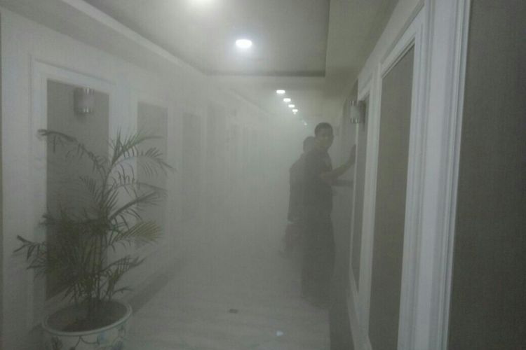 Suasana kebakaran di lantai 4 Gedung Nusantara III DPR