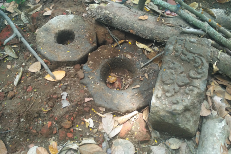 Batu oktagonal yang ditemukan di Dusun Wonorejo, Desa Semanding, Kecamatan Pagu, Kabupaten Kediri, Jawa Timur.
