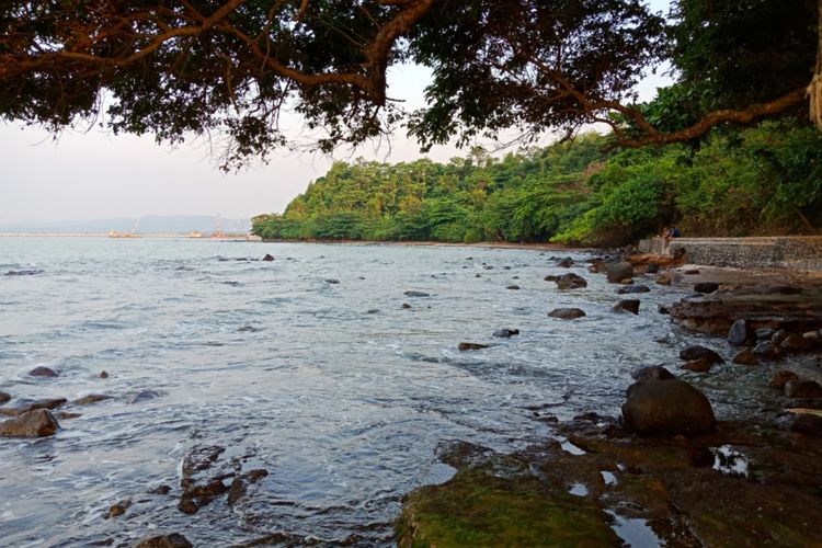 Pantai Ujung Negoro, Kabupaten Batang, Jawa Tengah.