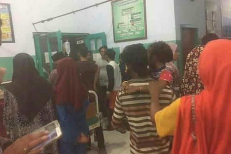 Lebih dari 100 orang warga Kecamatan Sape jadi korban keracunan makanan harus mejalani rawat inap di Puskesmas, Rabu (26/9)