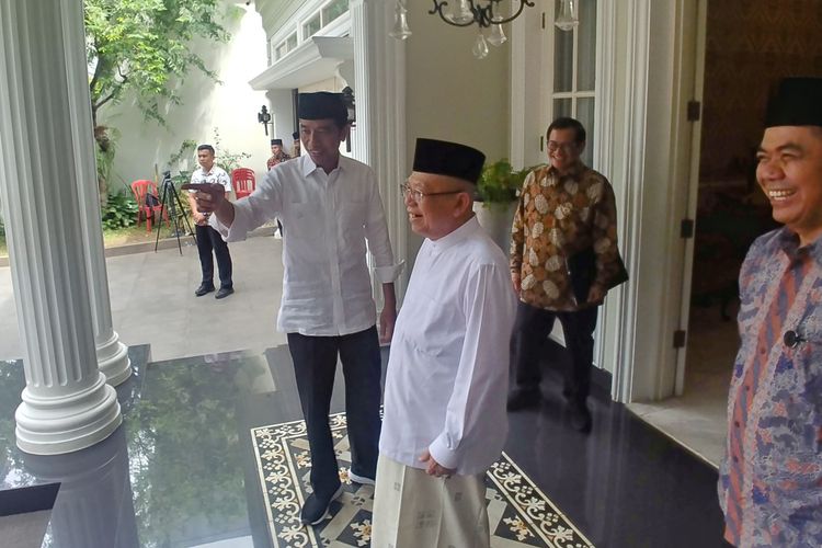 Calon presiden nomor urut 01 Joko Widodo berkunjung ke kediaman pendampingnya, Maruf Amin, Jumat (28/12/2018) siang.