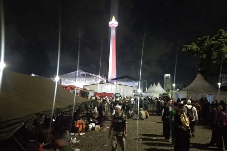 Massa Malam Munajat 212 mulai memadati kawasan Monas, Kamis (21/2/2019) malam.