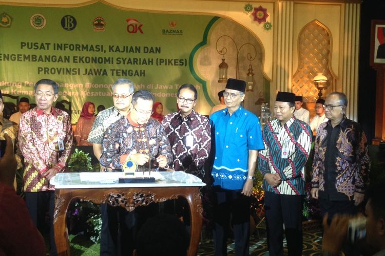 Seremoni peresmian Pusat Informasi, Kajian dan Pengembangan Ekonomi Syariah (PIKES), di kantor BI Jawa Tengah, Kamis (22/3/2018). Pikes dibentuk untuk menggenjot pertumbuhan ekonomi syariah. 