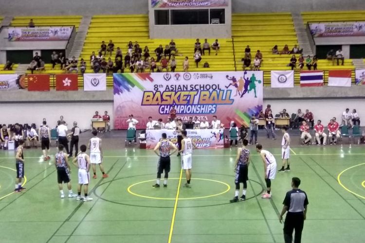Suasana GOR Amongraga, Yogyakarta, pada pertandingan antara tim basket putra Indonesia melawan tim basket putra China, Minggu (9/9/2018).