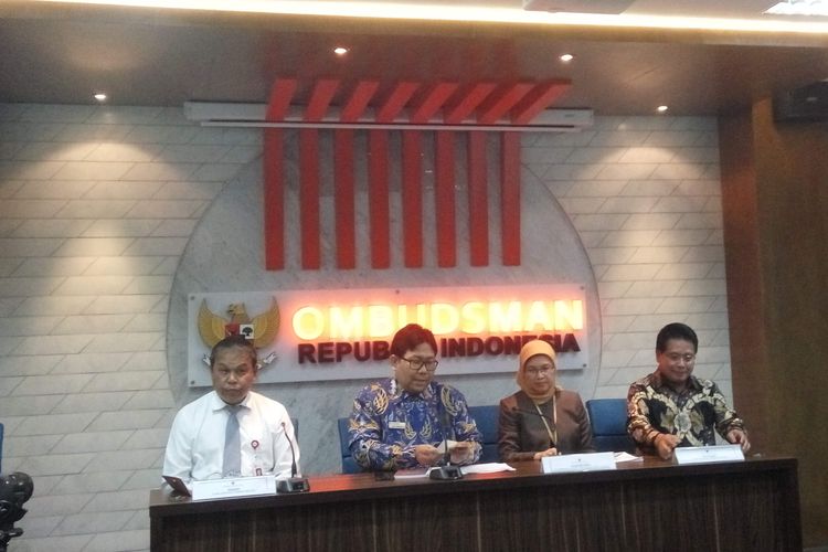 Konferensi pers oleh Ombudsman RI terkait gangguan teknis Bank Mandiri di Jakarta, Senin (29/7/2019).