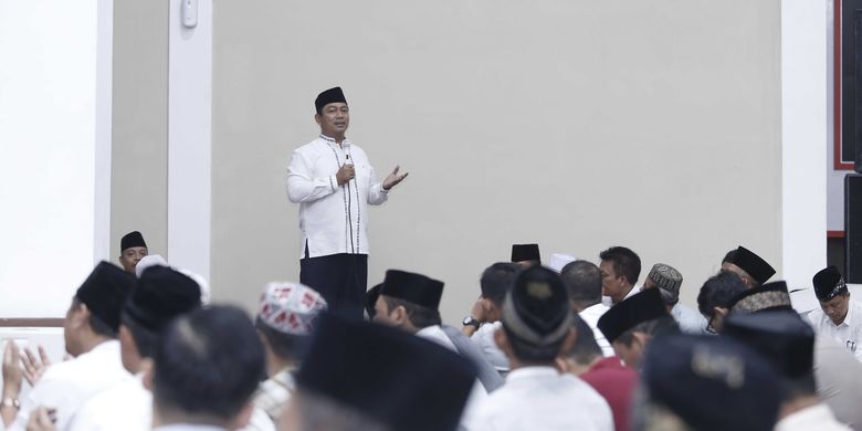 Wali Kota Semarang memberi sambutan usai shalat tarawih di rumah dinas bersama ASN Semarang, Senin (6/5/19) 