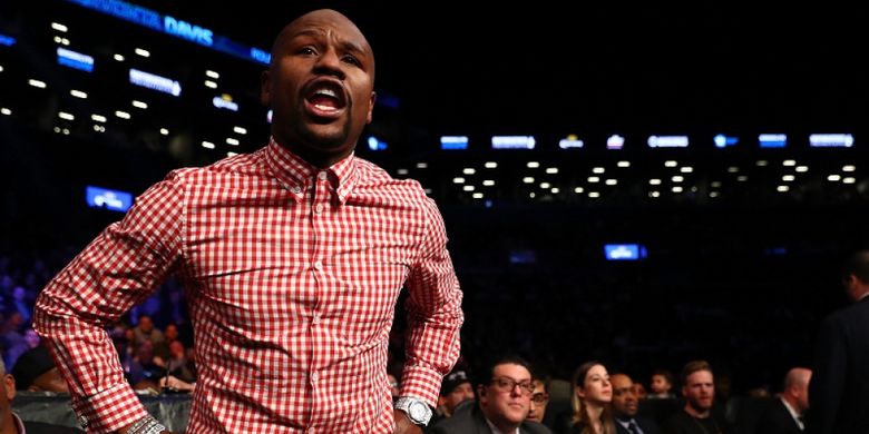 Floyd Mayweather menghadiri sebuah pertandingan tinju IBF Junior Lightweight Championship di Barclays Center, New York, Amerika Serikat, 14 Januari 2017.