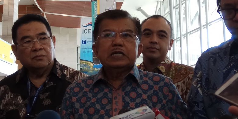 Wakil Presiden RI, Jusuf Kalla Ketika Hadir Dalam Ajang Gaikindo Indonesia International Auto Show (GIIAS) 2017,  di Indonesia Convention Exhibition (ICE), BSD City, Tangerang Selatan, Jumat (11/8/2017).