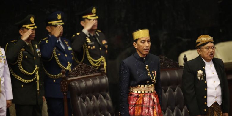 Presiden Joko Widodo dan Wakil Presiden Jusuf Kalla saat hadir dalam sidang tahunan Majelis Permusyawaratan Rakyat Republik Indonesia Tahun 2017di Kompleks Parlemen, Senayan, Jakarta, Rabu (16/8/2017).