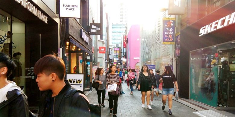 Salah satu gang di Myeongdong, Seoul, Korea Selatan