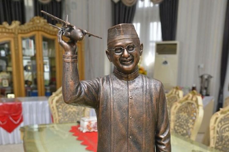 Replika patung BJ Habibie yang dipresentasikan dan mendapat beberapa koreksi.