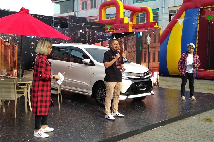 Deputy of Division Head Marketing Planning Division Toyota-Astra Motors, Andri Widianto saat memberikan pernyataan dalam Festival Avanza Sebangsa di Medan Fair, Medan, Sabtu (10/8/2019). Sejak 16 tahun diperkenalkan kepada masyarakat Indonesia, sudah 1,75 juta unit terjual.