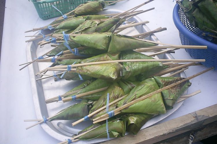 Ketan Sumpit menjadi kuliner khas yang selalu disantap pada saat Hari Kemerdekaan RI.